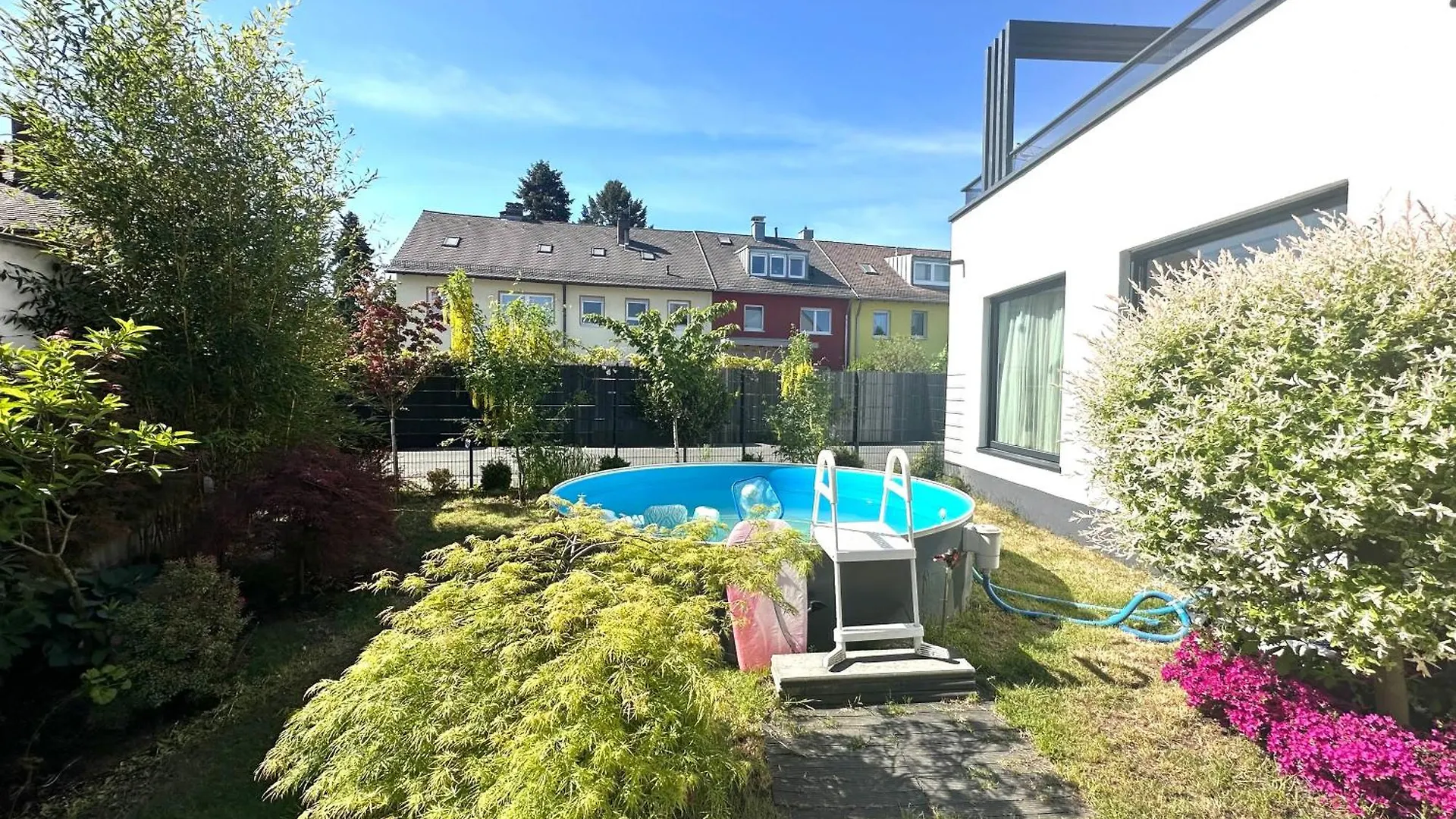 Familienparadis Pool Garten Grill Parkplatz Fitness Tischtennis Nuremberg